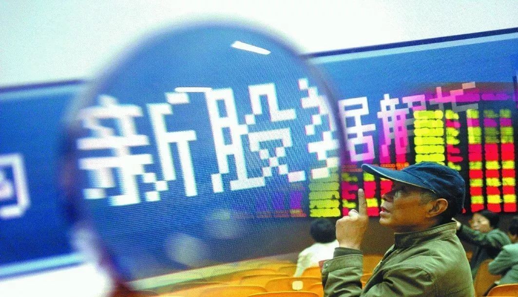 新澳門管家婆，揭秘期期中背后的秘密策略與智慧，揭秘新澳門管家婆期期中策略與智慧，背后的秘密與獨到之處